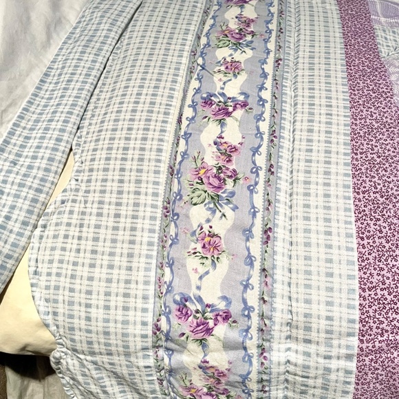 Hand Quilted Quilt Set with 2 Shams Queen Size - Picture 10 of 16